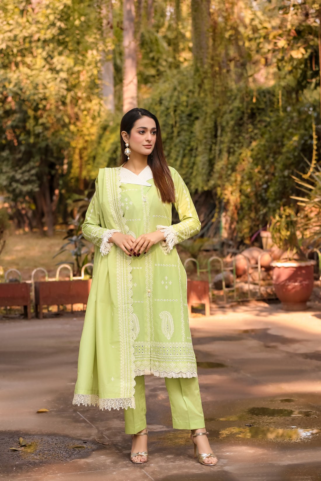 saadia-ahmed-lwsu-25ck301-chikankari-lime-green
